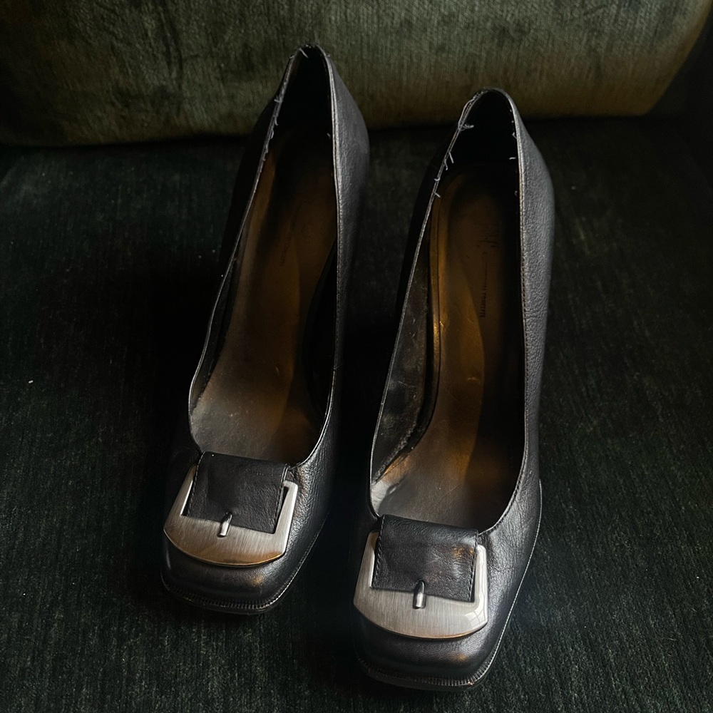 I.N.C heel with buckle metal detail at front!